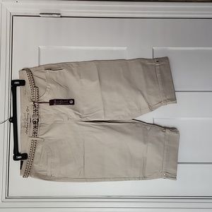 NWT. Gloria Vanderbilt. Cream wash Skimmer. 16(P)